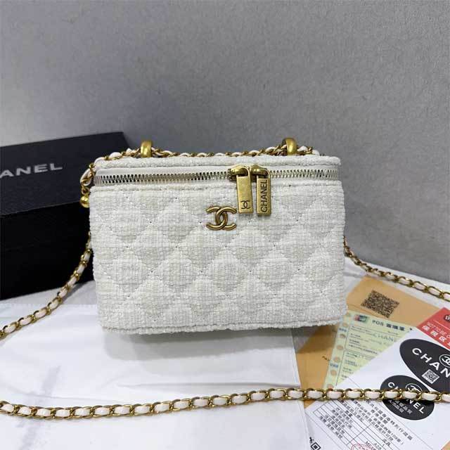 Chained Fashion Crossbody Makeup Bag