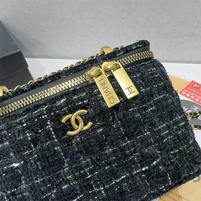 Chained Fashion Crossbody Makeup Bag