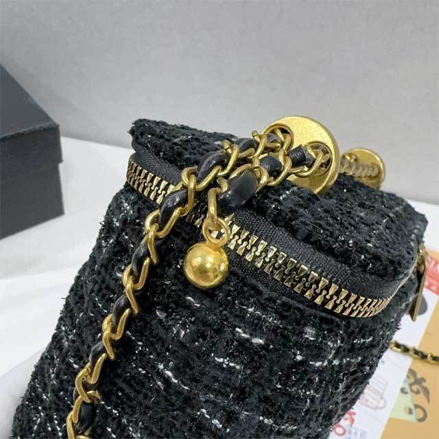 Chained Fashion Crossbody Makeup Bag