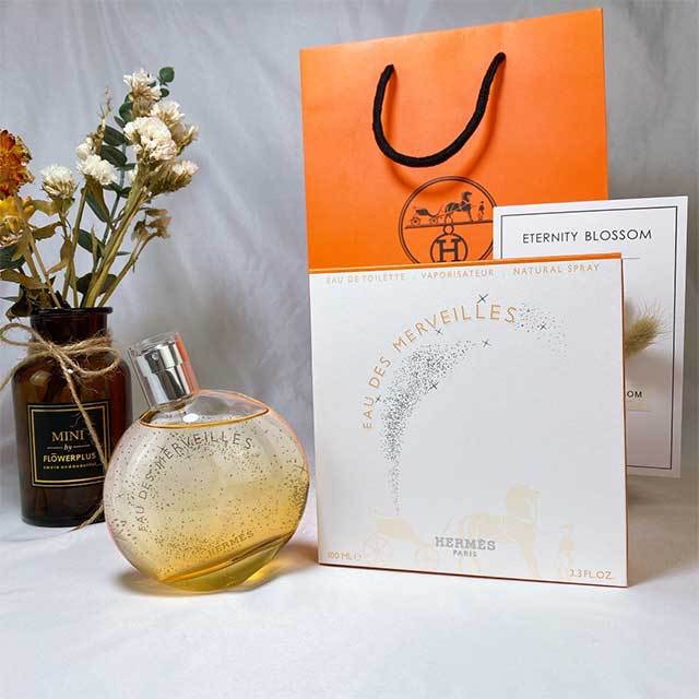 The Woody and Amber Olfactory Women's Perfume