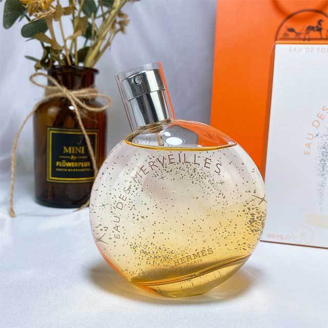 The Woody and Amber Olfactory Women's Perfume