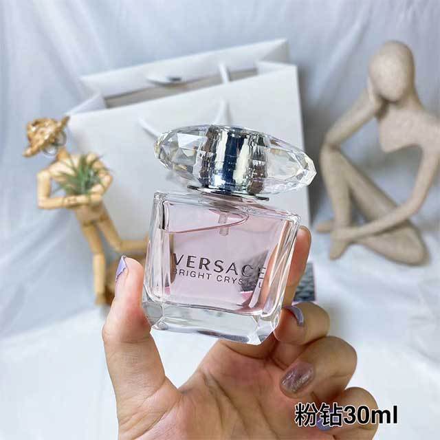 A Sensual and Feminine Fragrance for Women