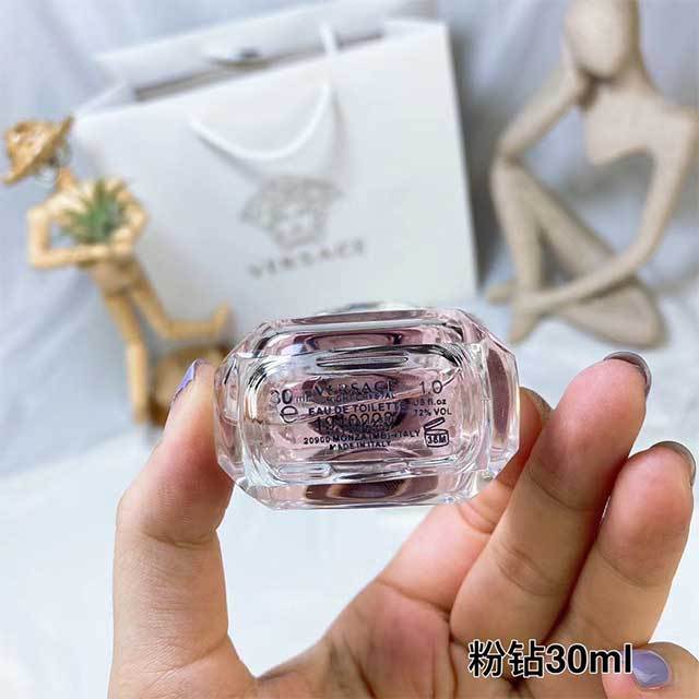 A Sensual and Feminine Fragrance for Women