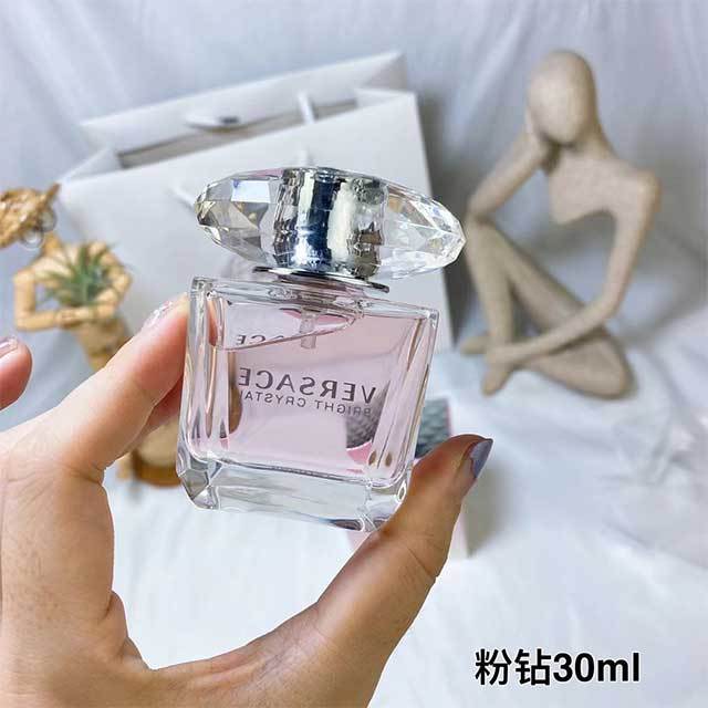 A Sensual and Feminine Fragrance for Women