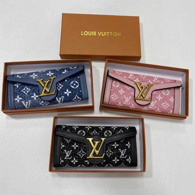 Metal Logo Fashion Wallet