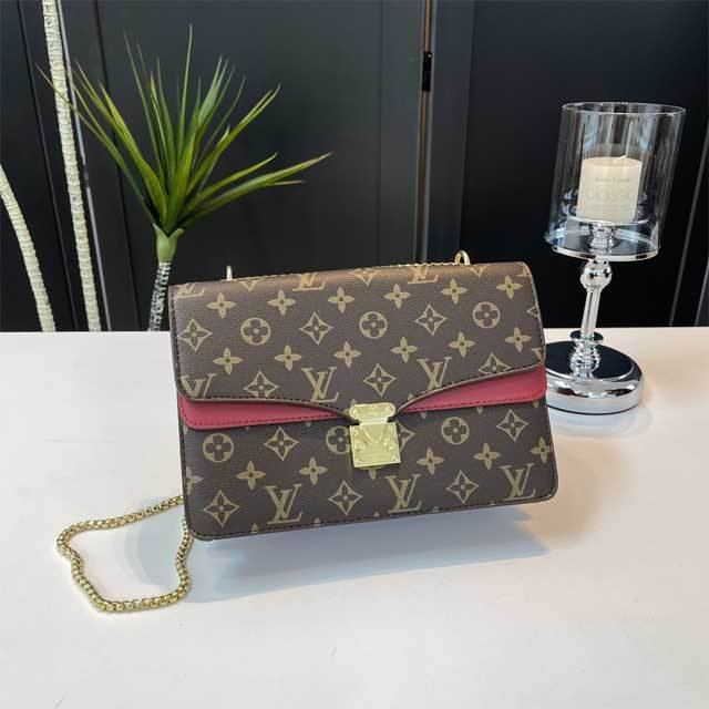 Women Fashion Chained Leather Messenger Bag
