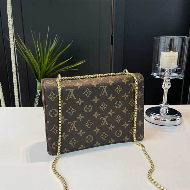 Women Fashion Chained Leather Messenger Bag