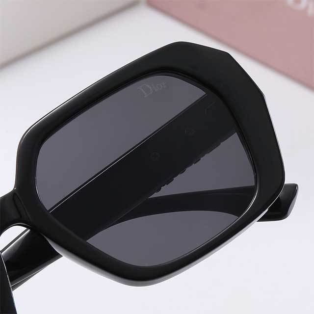 Square Frame Luxury Design Glasses