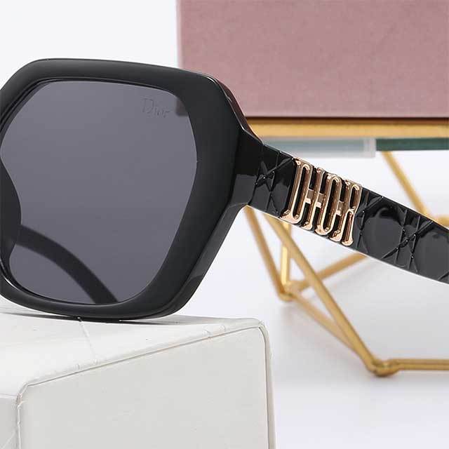Square Frame Luxury Design Glasses