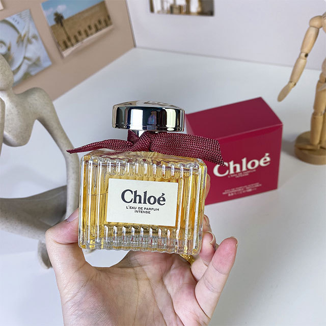 Neutral Woody Floral Fragrance Perfume