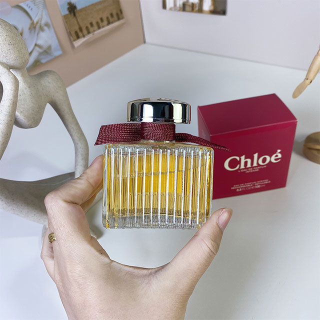 Neutral Woody Floral Fragrance Perfume