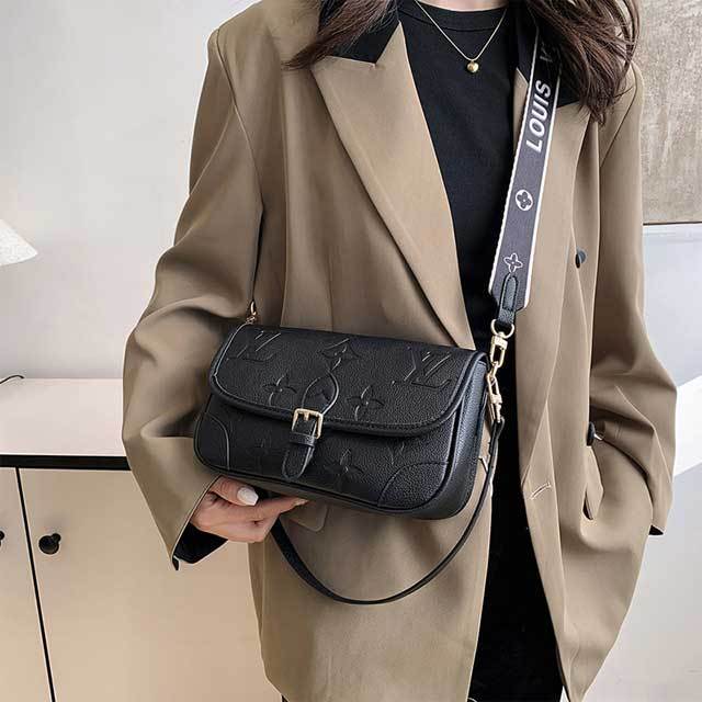 Fashion Embossing Leather Messenger Bag