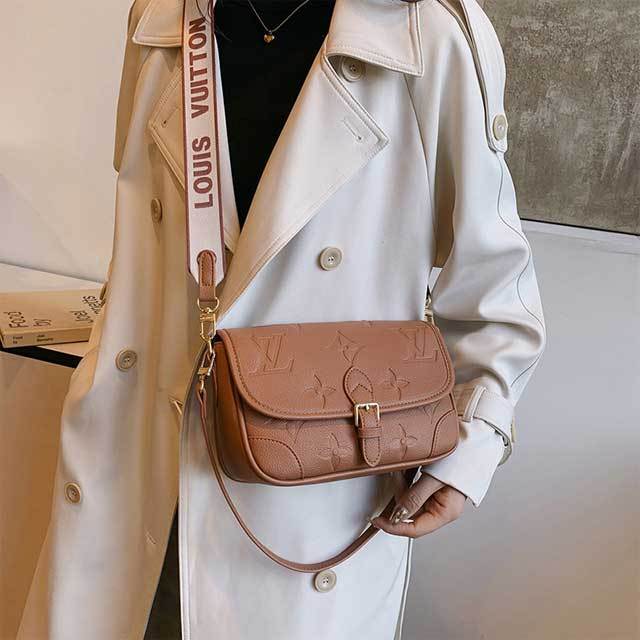 Fashion Embossing Leather Messenger Bag