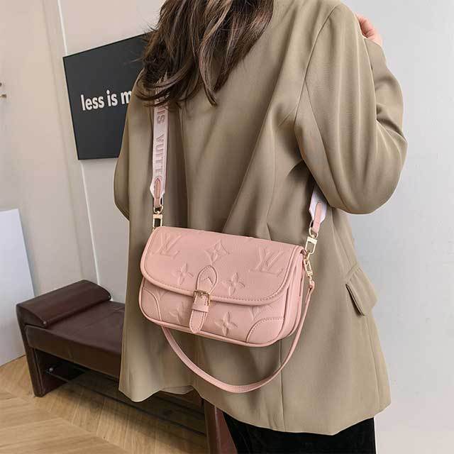 Fashion Embossing Leather Messenger Bag
