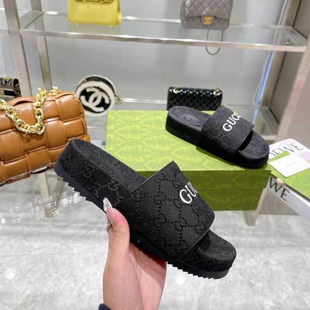 Embroidery Jacquard Thick-Soled Slipper