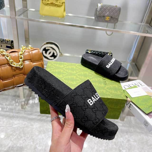 Fashion Embroidery Thick-Soled Slipper