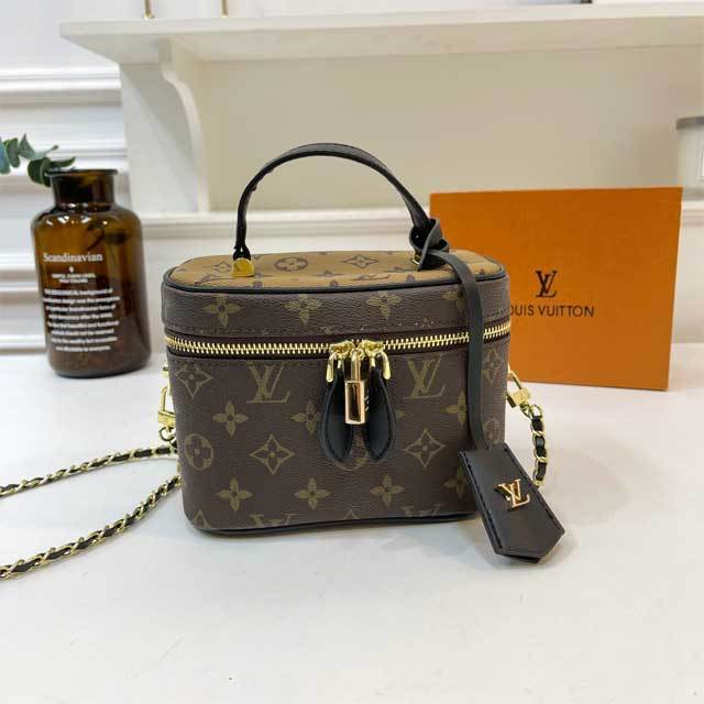 Chained Leather Fashion Makeup Bag