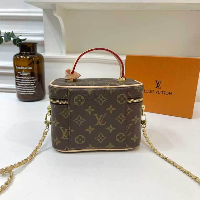 Chained Leather Fashion Makeup Bag