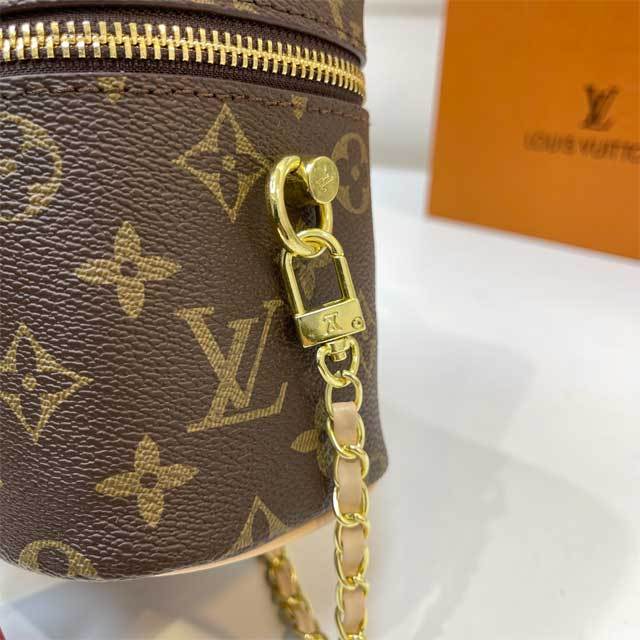 Chained Leather Fashion Makeup Bag