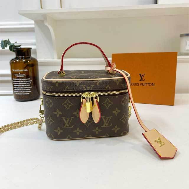 Chained Leather Fashion Makeup Bag