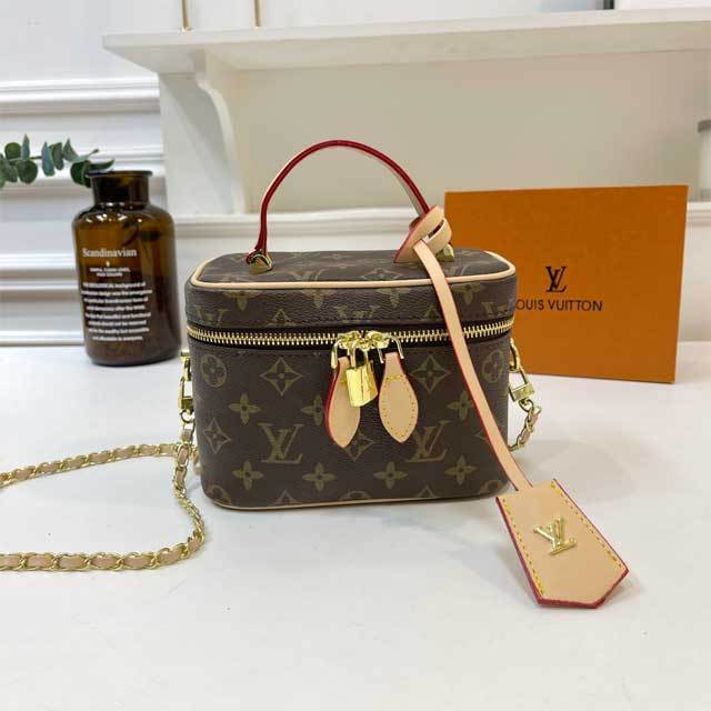 Chained Leather Fashion Makeup Bag