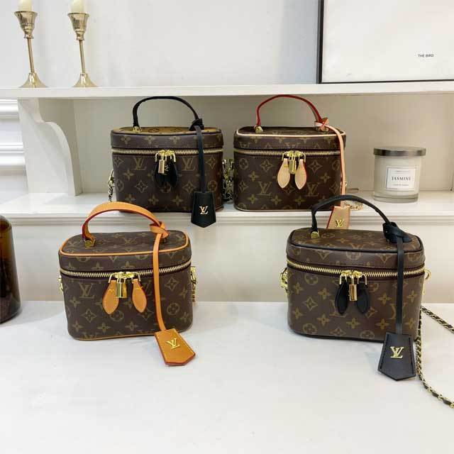 Chained Leather Fashion Makeup Bag