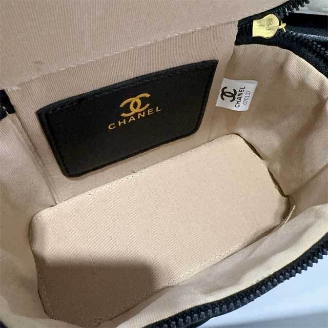 Metal Logo Leather Fashion Makeup Bag