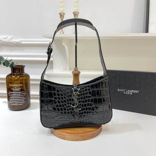Metal Logo Leather Fashion Women Purses