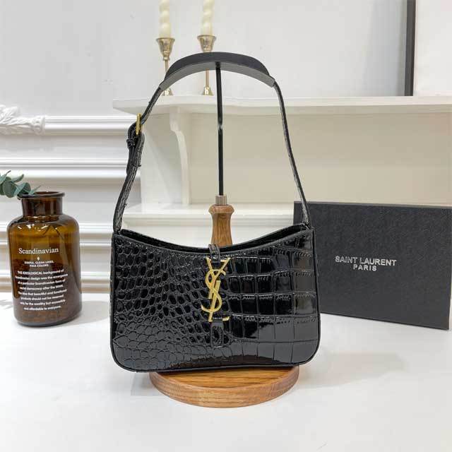 Metal Logo Leather Fashion Women Purses