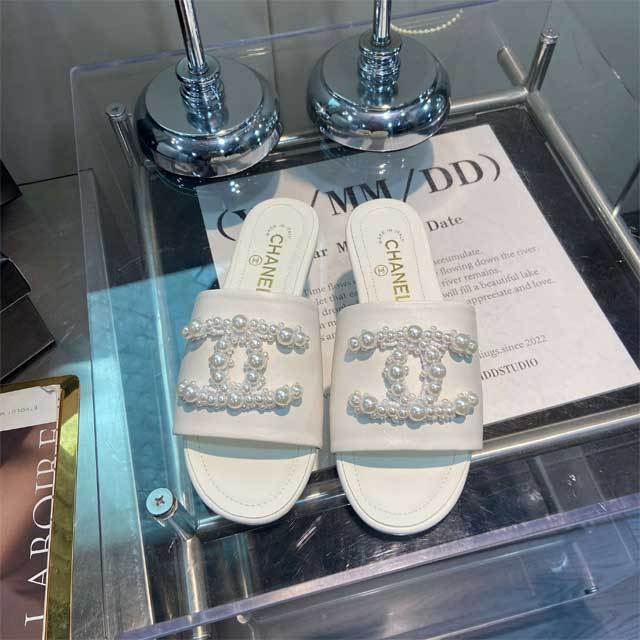 Pearl Embellished Women Fashion Slipper
