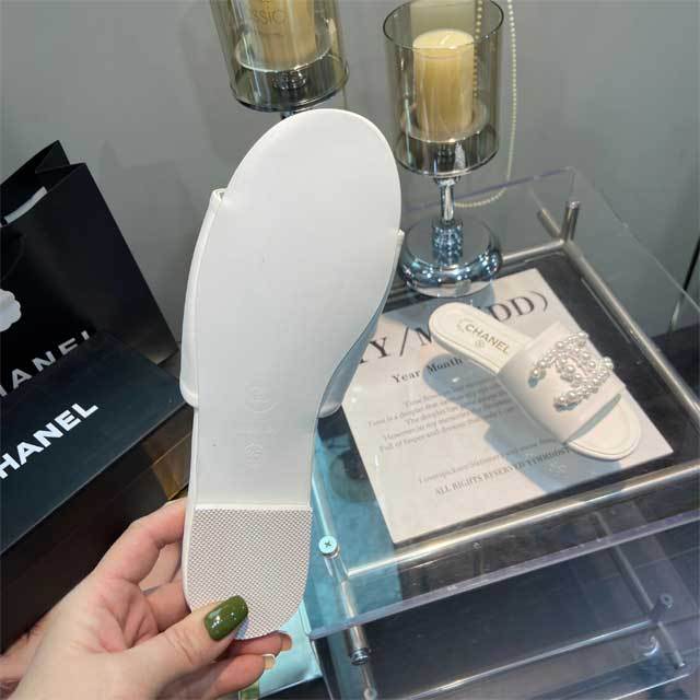 Pearl Embellished Women Fashion Slipper