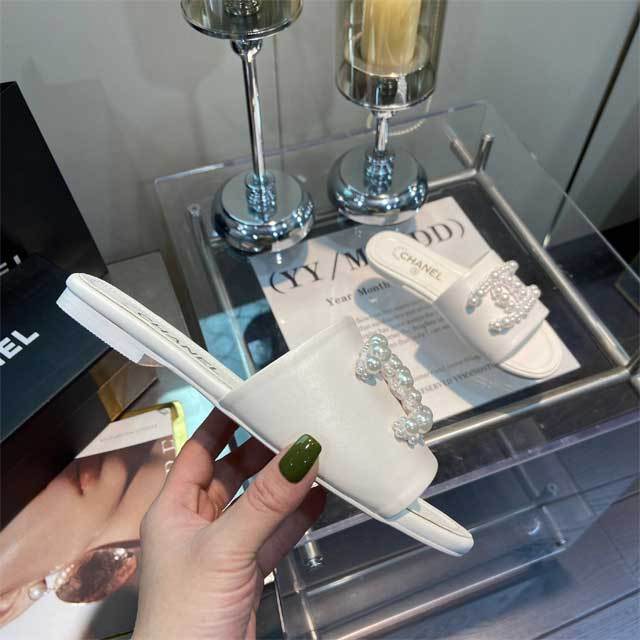 Pearl Embellished Women Fashion Slipper