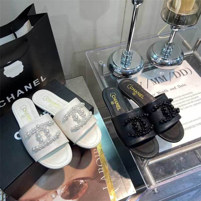 Pearl Embellished Women Fashion Slipper