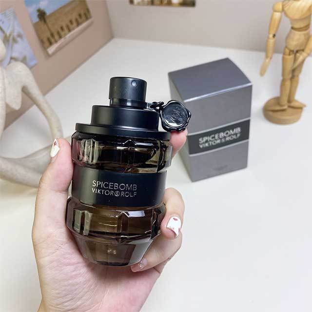 Spicy Woody Notes Men Perfume