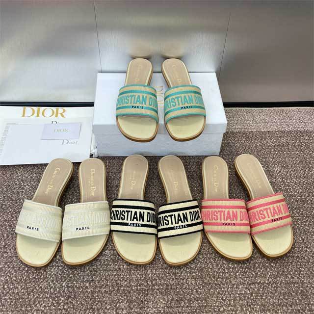 Fashion Embroidery Chunky Heel Sandals