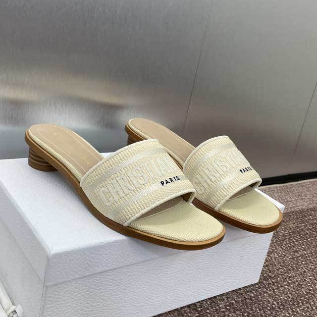 Fashion Embroidery Chunky Heel Sandals