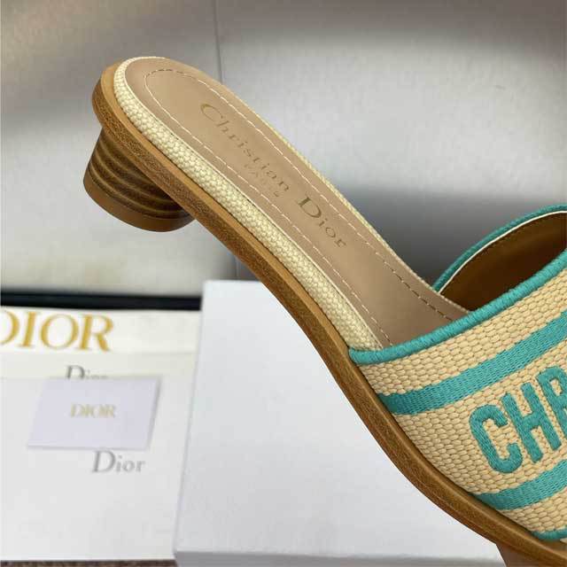 Fashion Embroidery Chunky Heel Sandals