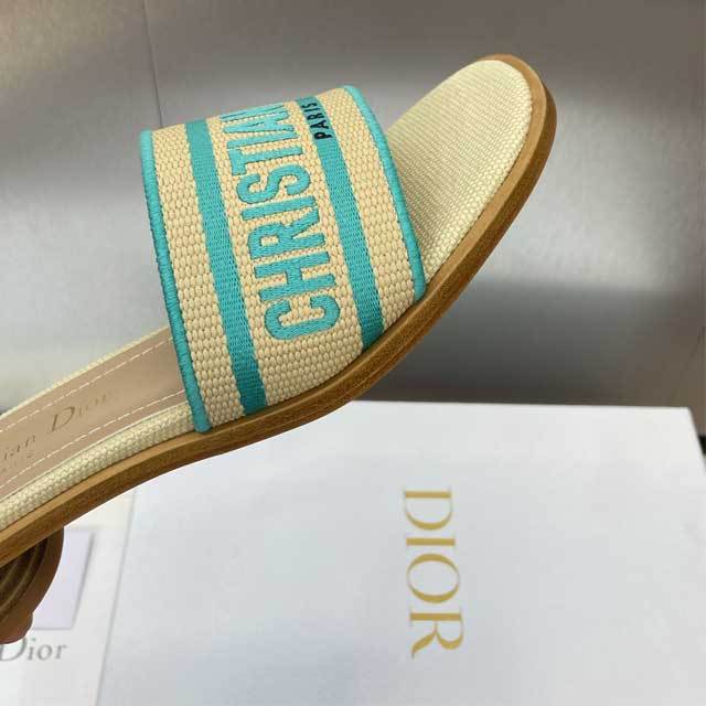Fashion Embroidery Chunky Heel Sandals