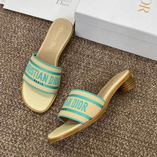 Fashion Embroidery Chunky Heel Sandals
