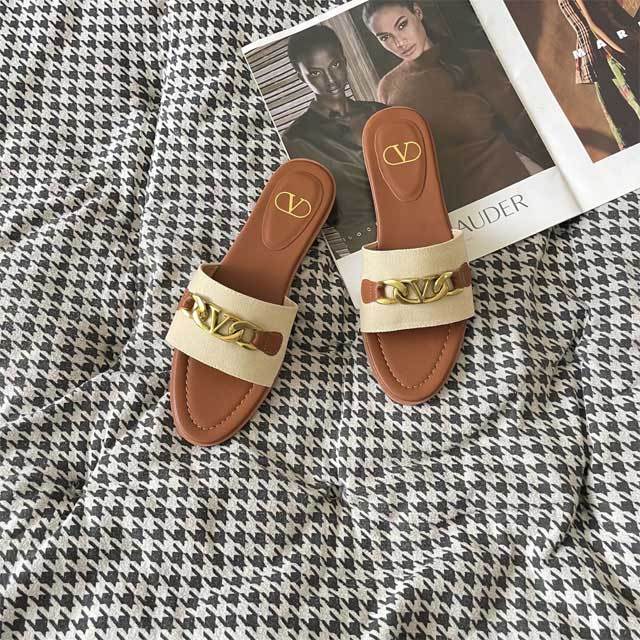 Metal Logo Fashion Beach Slides