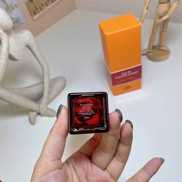 Eau de Rhubarbe Perfume