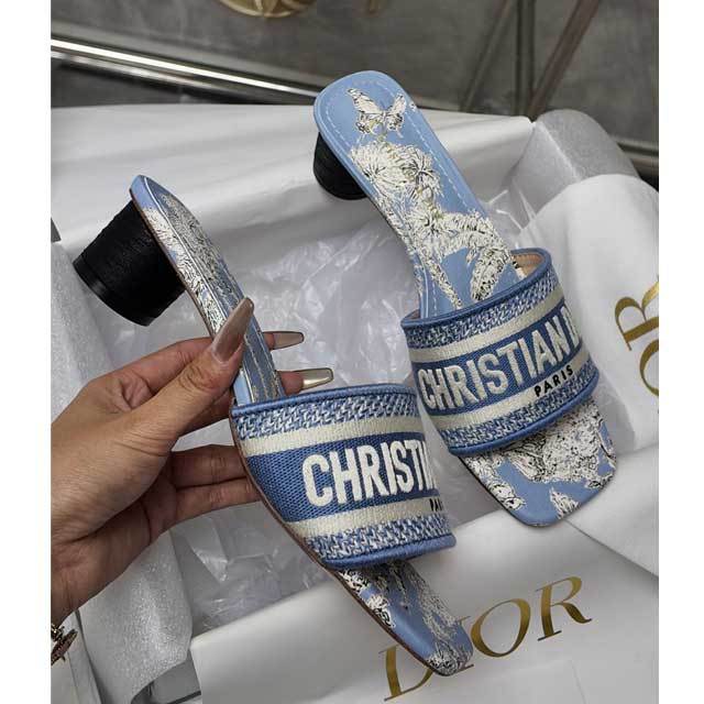 Fashion Embroidery Chunky Heeled Sandals