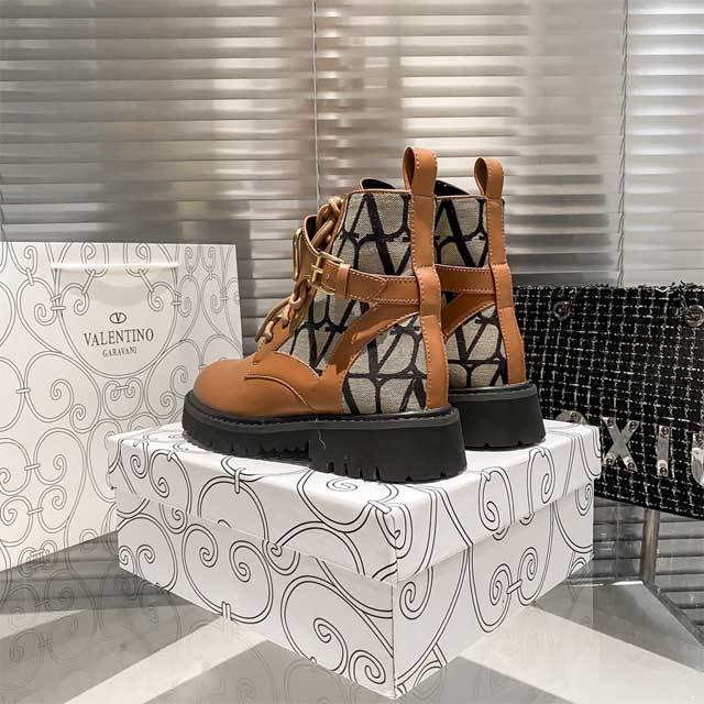 Metal Logo Fashion Lace-Up Women Boots