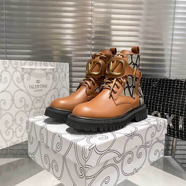 Metal Logo Fashion Lace-Up Women Boots