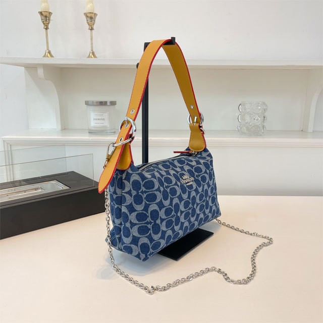 Chained Fashion Women Crossbody Handbag