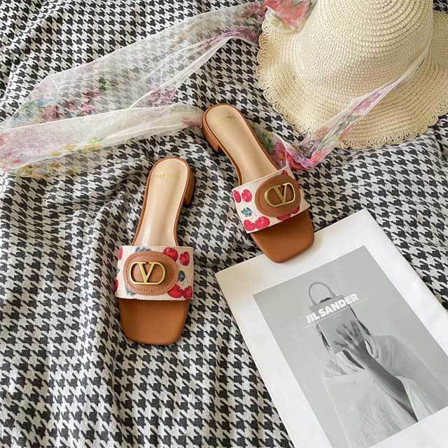 Fashion Metal Logo Flat Slides