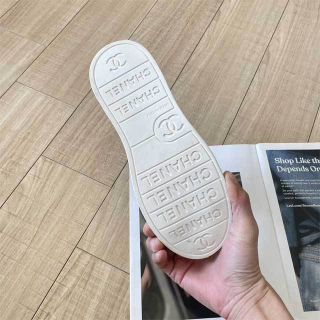 Fashion Metal Logo Women Casual Shoes
