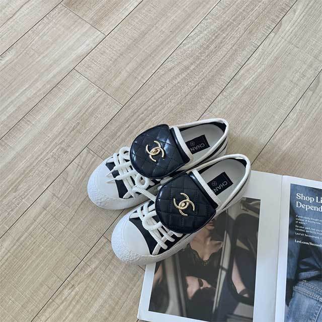 Fashion Metal Logo Women Casual Shoes