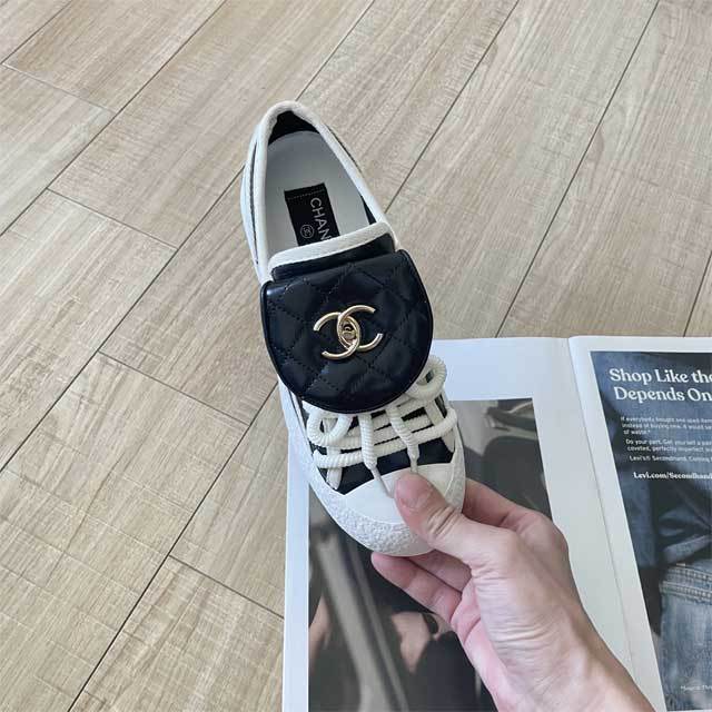 Fashion Metal Logo Women Casual Shoes