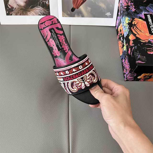 Fashion Embroidery Casual Slipper